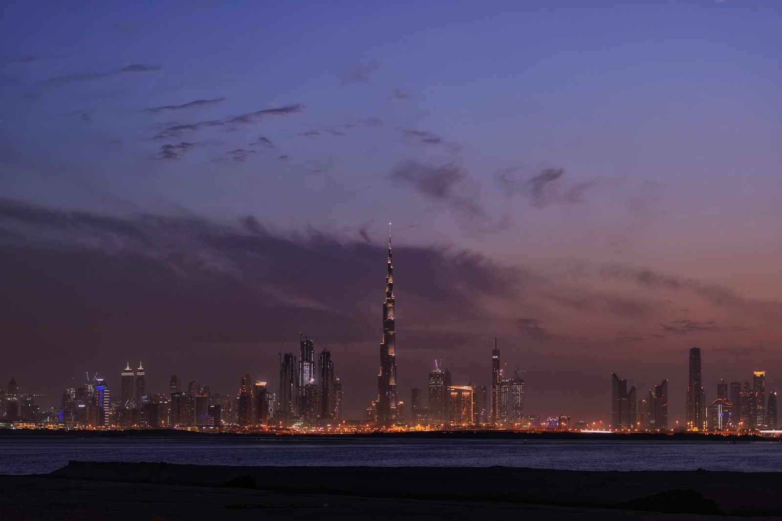 UAE’s Economic Growth Projected to Reach 4.8% by 2025: Oxford Economics