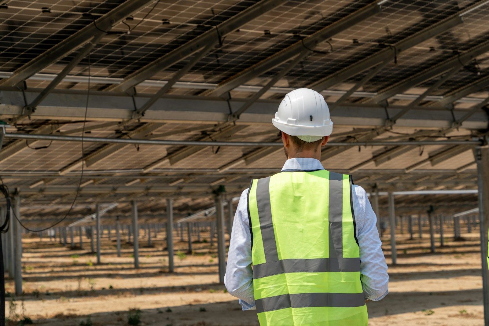 DEWA Advances Sustainability with Cutting-Edge Solar Technology